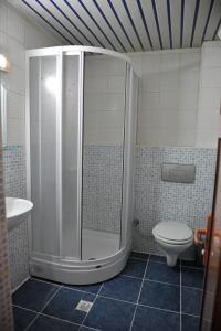 Koupelna v ubytování Saray Hotel