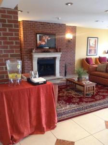 Area soggiorno di Microtel by Wyndham South Bend Notre Dame University