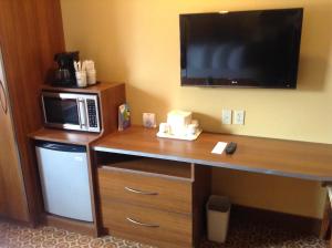 Cucina o angolo cottura di Microtel by Wyndham South Bend Notre Dame University