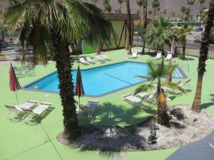 Вид на бассейн в Desert Lodge или окрестностях