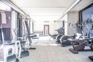 The fitness centre and/or fitness facilities at Luxury apt in Moscova (Gym+parking+private office)