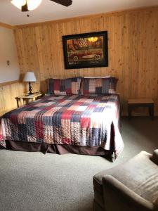 A bed or beds in a room at Red Lodge Inn