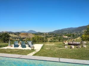 a villa with a pool and a view of the mountains at Baduerughe - ValledelLago in Poggio Mirteto
