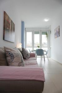 A seating area at Apartamento Playa Las Canteras