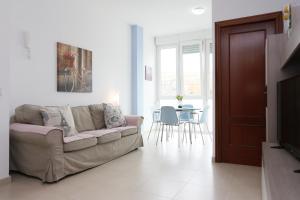 A seating area at Apartamento Playa Las Canteras