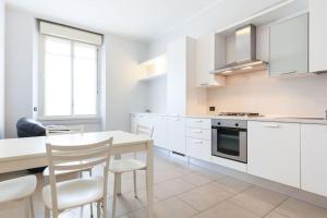 Cucina o angolo cottura di Spacious and new apt in Città Studi