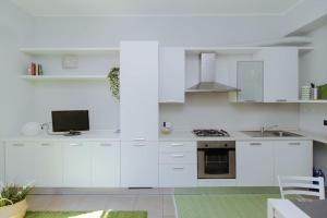 Cucina o angolo cottura di Spacious and new apt in Città Studi
