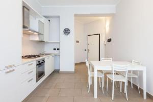 Cucina o angolo cottura di Spacious and new apt in Città Studi