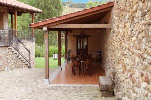 A balcony or terrace at Hotel Rural Valle del Tuejar
