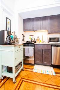 A kitchen or kitchenette at Renovated, Chic, one bed, Sleeps 4,Steps to Transit