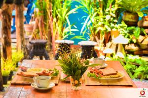 Makanan di atau berdekatan hotel