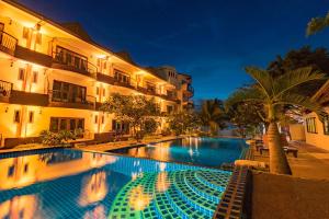 Bazén v ubytování Koh Tao Regal Resort - SHA Plus nebo v jeho okolí