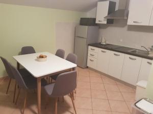 Kuchyň nebo kuchyňský kout v ubytování Apartment Danica