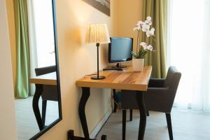 A television and/or entertainment centre at Savoy Hotel