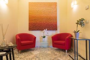 A seating area at Savoy Hotel