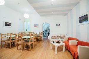 a living room with a couch and a table and chairs at SwissPorto Guest House in Porto