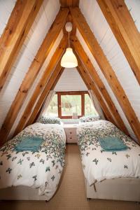 Postel nebo postele na pokoji v ubytování Grafham Water Lodge