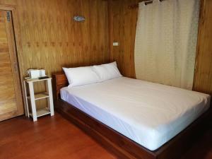 Postel nebo postele na pokoji v ubytování Taluangjit Resort&Garden