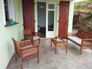 Istumisnurk majutusasutuses LA YOLE des Caraïbes