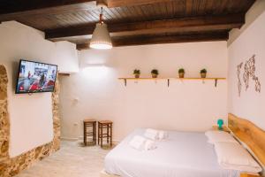 A television and/or entertainment centre at Apartment in the Heart of the City
