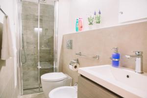 A bathroom at Apartment in the Heart of the City
