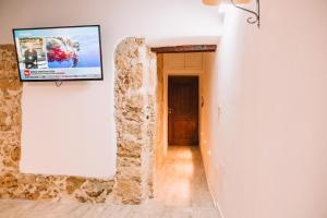 A television and/or entertainment centre at Apartment in the Heart of the City