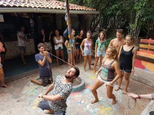 a group of people are playing with ropes at Lagarto Na Banana Hostel in Pipa