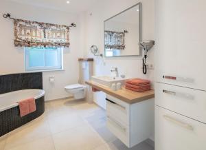 Koupelna v ubytování Ferienwohnung Chiemsee + 21 fotografií