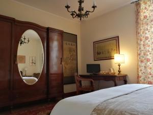 เตียงในห้องที่ B&B Castello di Camerletto