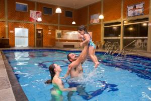 a group of people playing in a swimming pool at Piazito Park Hotel in Fragosos