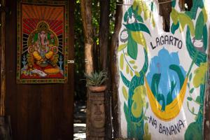 a painting of a deity hanging on a wall at Lagarto Na Banana Hostel in Pipa