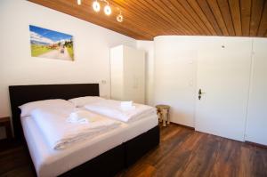 Posteľ alebo postele v izbe v ubytovaní Penthouse EightyOne incl SUMMER CARD by All in One Apartments