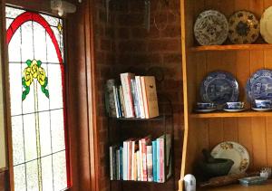 a book shelf with books and a stained glass window at Milawa Motel in Milawa