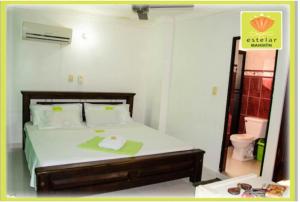 En eller flere senge i et værelse på Hotel Mansión del Cesar
