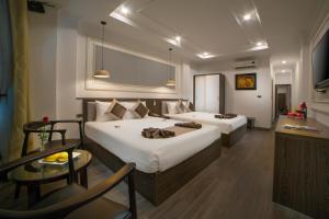 Ένα ή περισσότερα κρεβάτια σε δωμάτιο στο Galliot Central Hotel