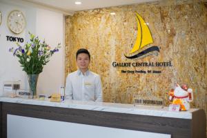 Μέλη του προσωπικού του Galliot Central Hotel