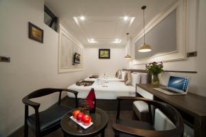 Ένα ή περισσότερα κρεβάτια σε δωμάτιο στο Galliot Central Hotel