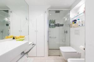 Kúpeľňa v ubytovaní Lidia & Paco Home two bedrooms beachfront