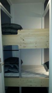 Palanda nebo palandy na pokoji v ubytování Chamrousse 1750 - Le Taillefer - Appartement classé 3 étoiles
