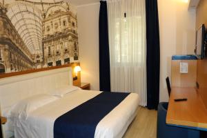 Ένα ή περισσότερα κρεβάτια σε δωμάτιο στο Hotel Domenichino