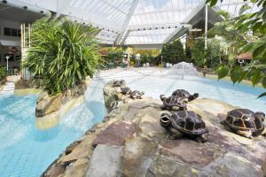 Bazén v ubytování Hotel Kempense Meren by Sunparks nebo v jeho okolí