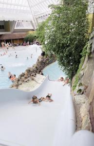 Bazén v ubytování Hotel Kempense Meren by Sunparks nebo v jeho okolí