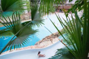 Bazén v ubytování Hotel Kempense Meren by Sunparks nebo v jeho okolí