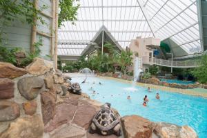 Bazén v ubytování Hotel Kempense Meren by Sunparks nebo v jeho okolí