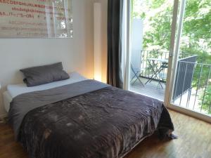 Säng eller sängar i ett rum på Apartments Am Friedrichshain