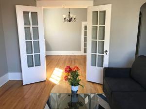 Φωτογραφία από το άλμπουμ του Bright, Clean, Private. In the Heart of Downtown! Parking, Wi-Fi and Netflix included στην Οττάβα