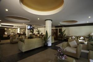 Ein Sitzbereich in der Unterkunft Salad Buri Resort- SHA Extra Plus