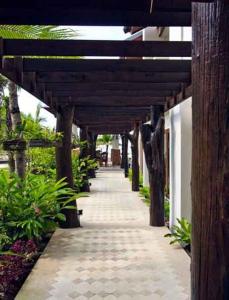 Ein Garten an der Unterkunft Salad Buri Resort- SHA Extra Plus