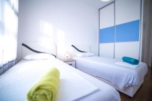 Кровать или кровати в номере Lagoon Apartments