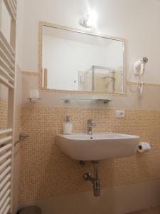 A bathroom at Il lago del Mugello B&B
